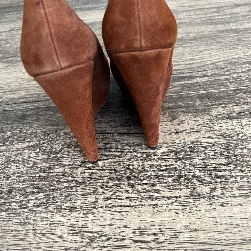 Heels - Picture 4 of 6